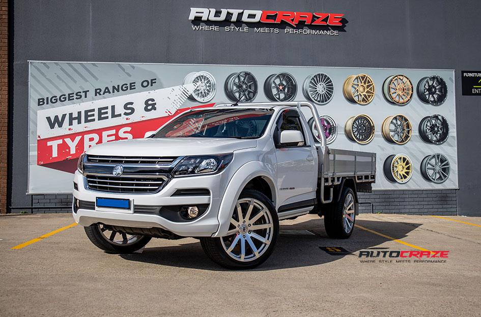 HOLDEN COLORADO TRAVERSE SILVER MACHINE LIP